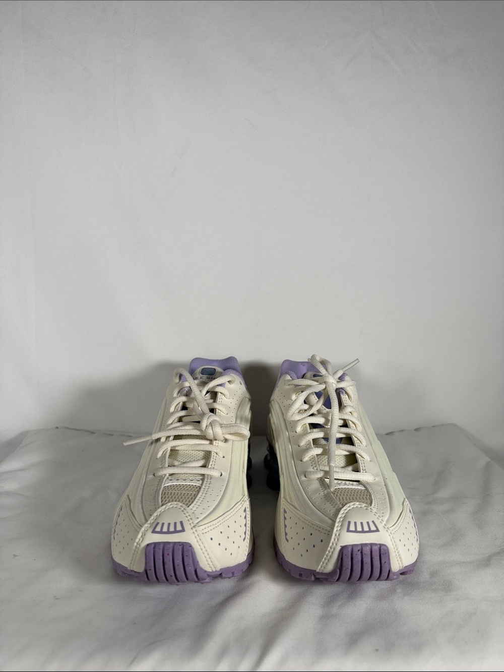 Nike Shox Women's Cream and Lavender - Picture 2 of 6